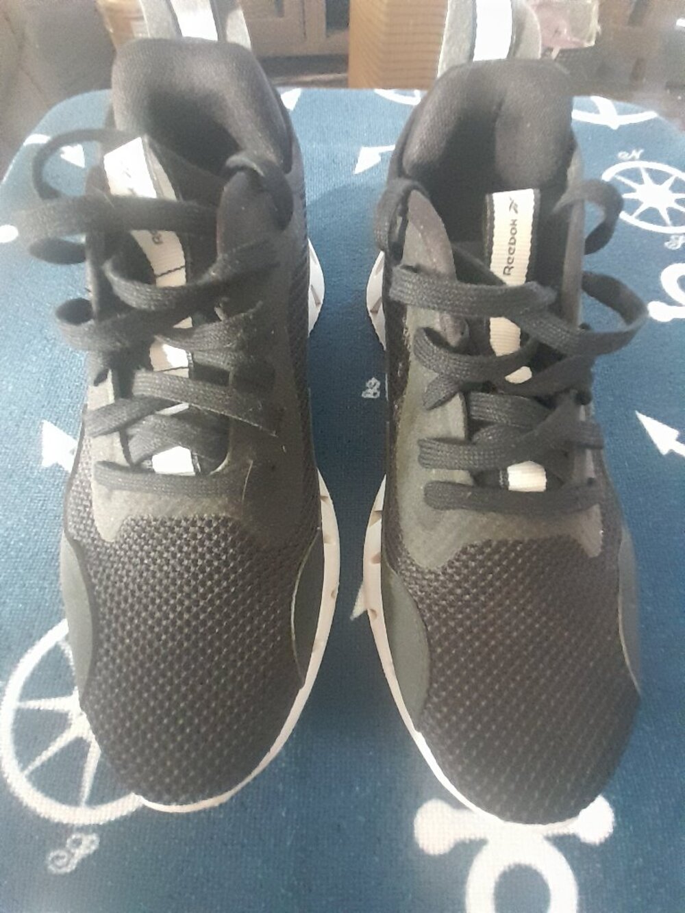 Women's zig zag black and white tennis size 8.5